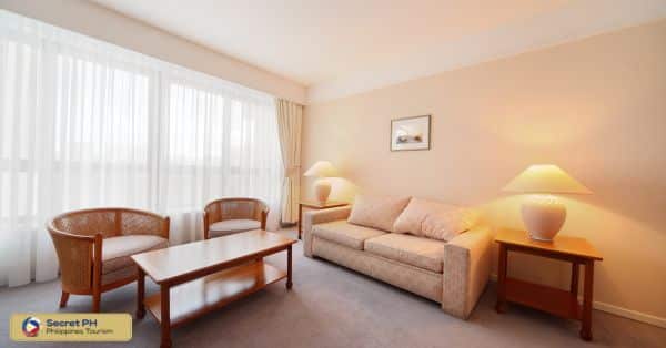 5. Summer Place Hotel