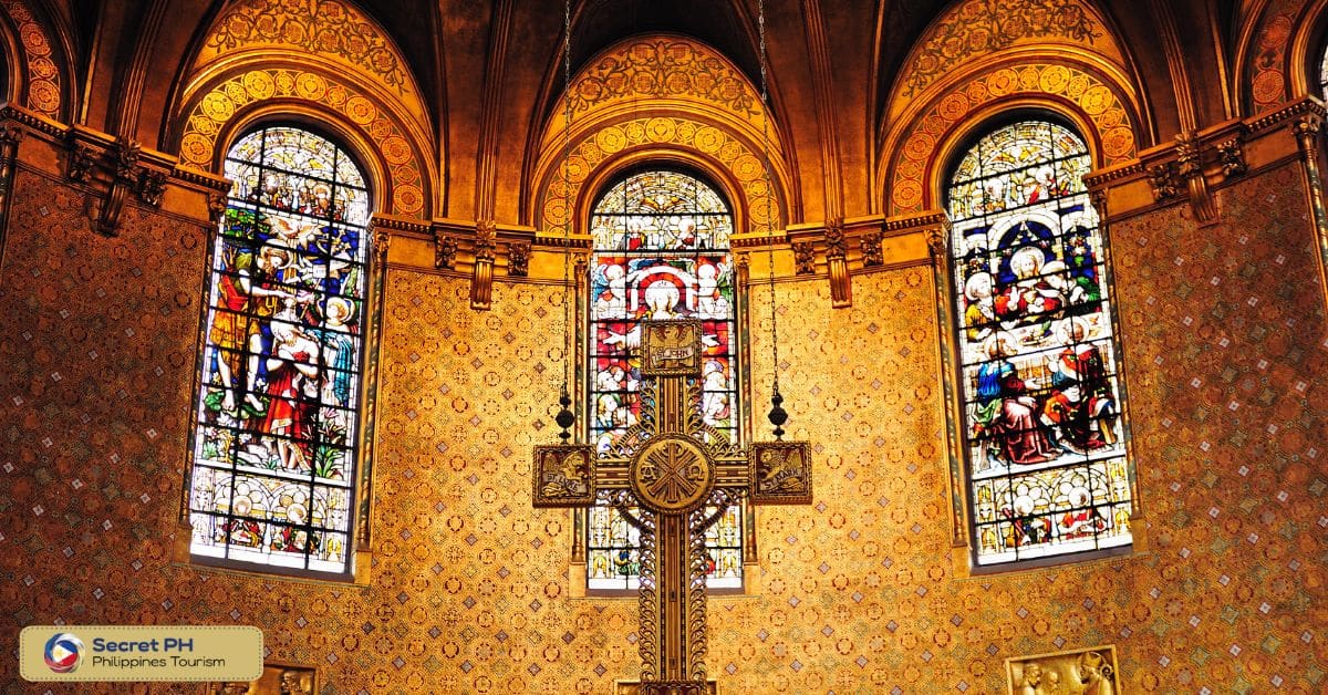 Notable interior elements and decorations
