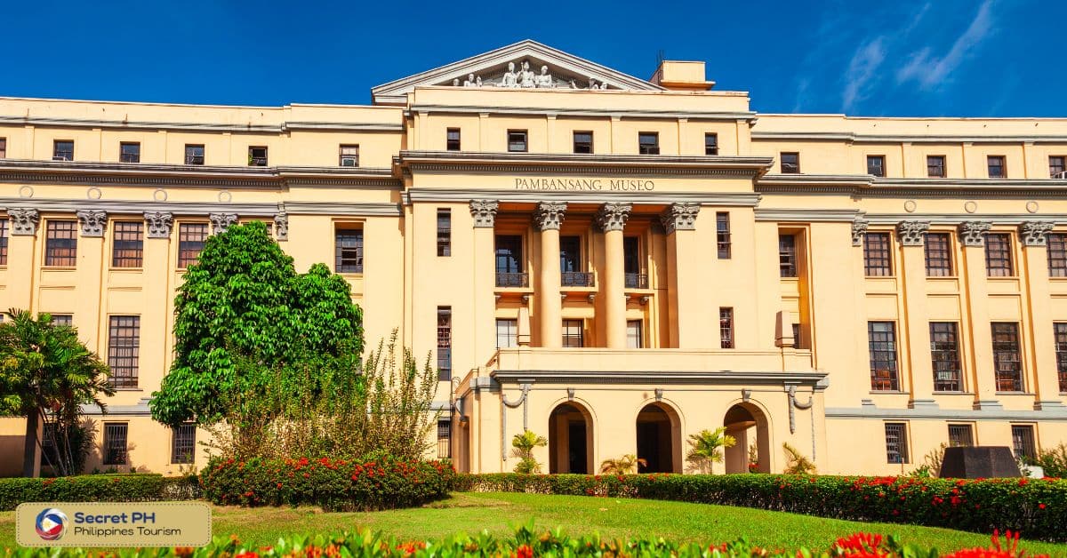 Explore the National Museum of Fine Arts