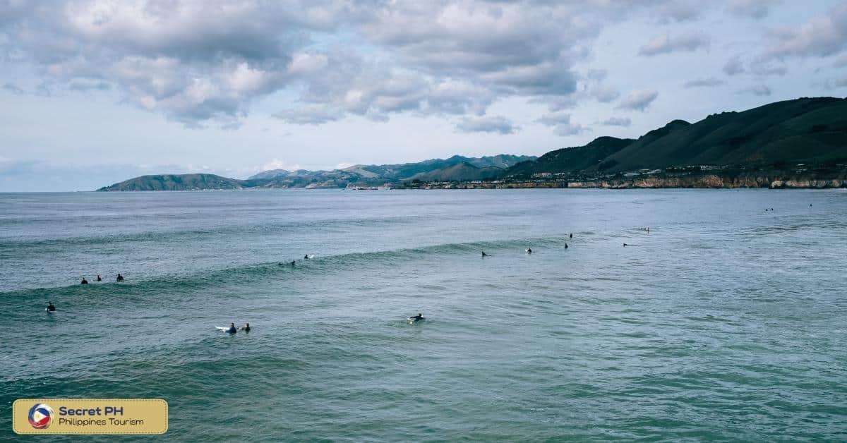 Seasonal Variations and When to Surf