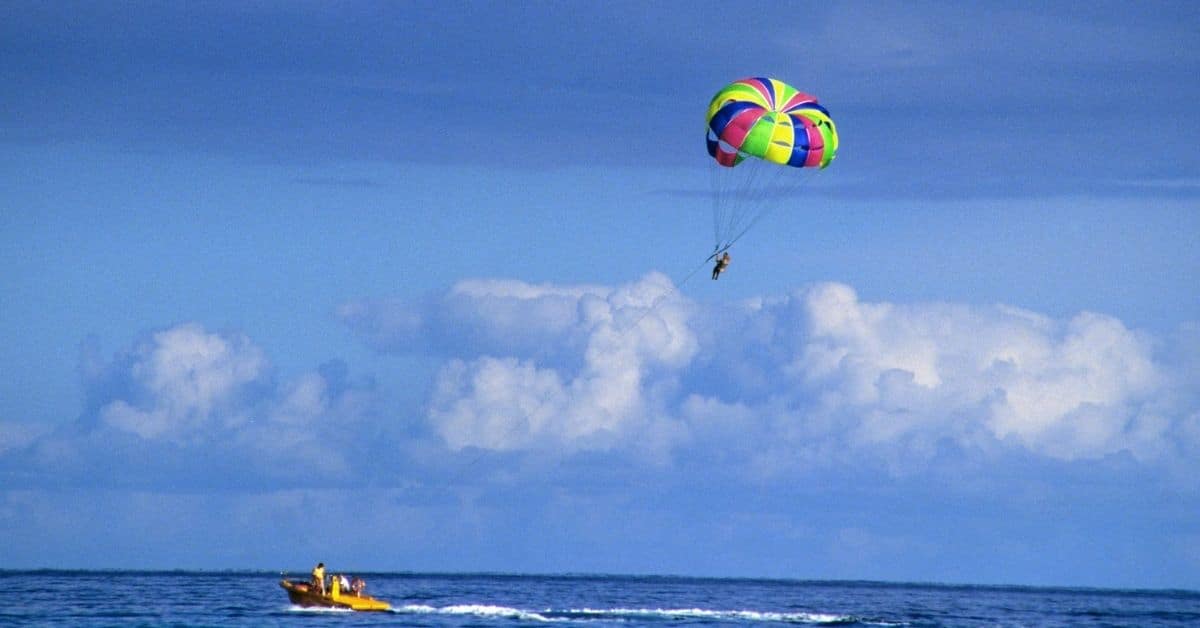 parasailing in Boracay