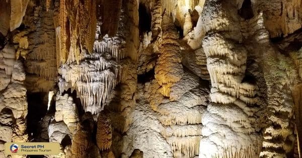 Captivating Formations_ Stalactites and Stalagmites in Manacota Cave